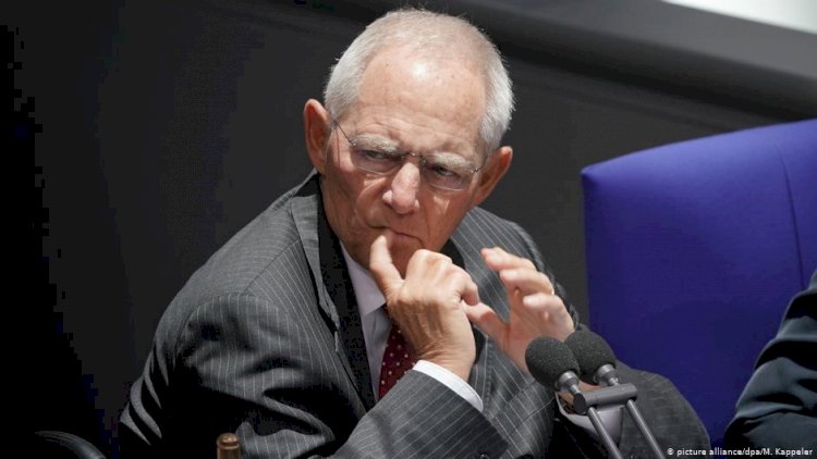 Schäuble: İnsanlar yine de koronadan ölmeye devam edecek