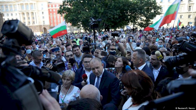 Bulgaristan Cumhurbaşkanından "mafya" gibi davranan hükümete istifa çağrısı