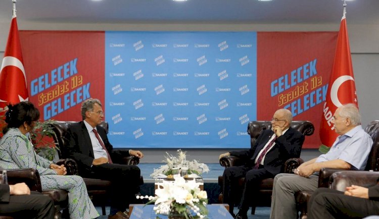 TÜSİAD Yönetim Kurulu siyasi partilerle temaslar kapsamında Saadet Partisi Genel Başkanı Temel Karamollaoğlu ile biraraya geldi