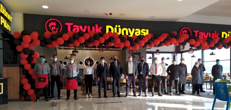 Tavuk Dünyası, Siirt’teki ‘ilk restoran yatırımı’nı açılışı sabırsızlıkla  beklenen Siirt Park AVM’ye yaptı.