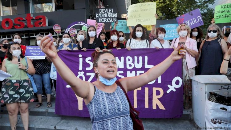 Kadınların isyanı: Artık cinayet değil, "cinskırım"