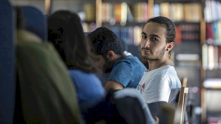 Türkiye'de gençlerin hali araştırması: Her 3 gençten 1'i yurt dışına yerleşmek istiyor