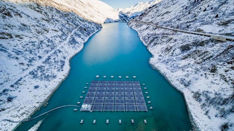 Dünyanın ilk yüksek rakımlı yüzen güneş enerjisi santralinde üretimin artırılması hedefleniyor