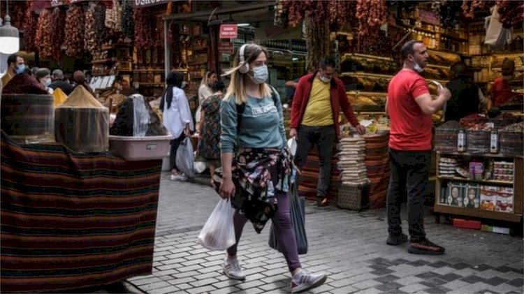 Koronavirüs: Türkiye'de vaka sayıları ve kısıtlamalarda son durum ne?