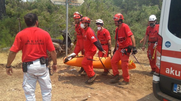 AKUT, Akdeniz yangınlarında    184 insanın ve yüzlerce hayvanın   kurtarılmasına destek oldu