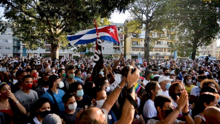 Küba'da sosyal medyayı kontrol altına almak için yeni kararname: İhlal eden terörist sayılacak