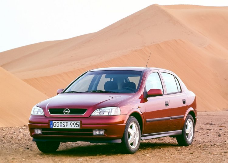 Kompakt sınıfın en çok satan aracı Opel Astra 30 yaşında!