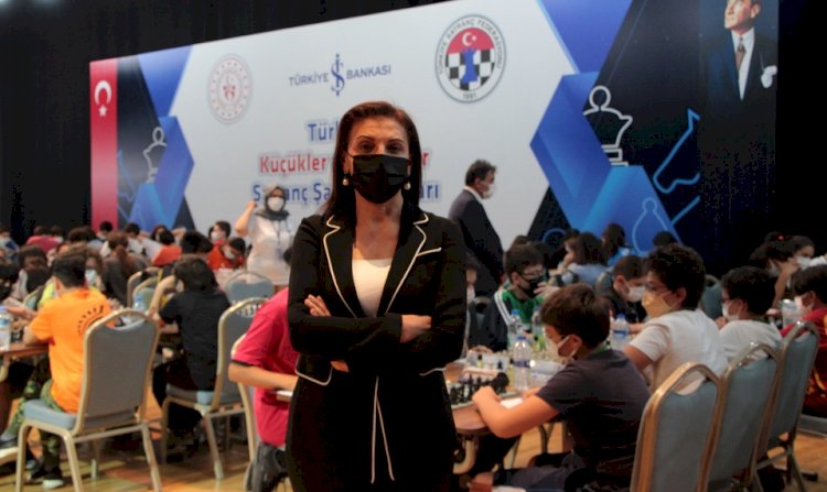 Satranç Sporcuları Hamlelerini Hem Rakiplerine Hem de Pandemiye Karşı Yaptı