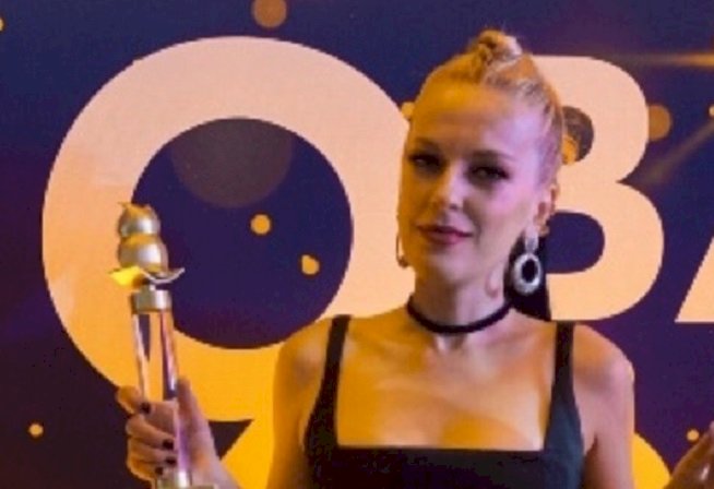 Ebru Ceylan 2021 Baykuş Ödülleri’nde İki Ayrı Kategoride Altın Baykuş Ödülü Aldı