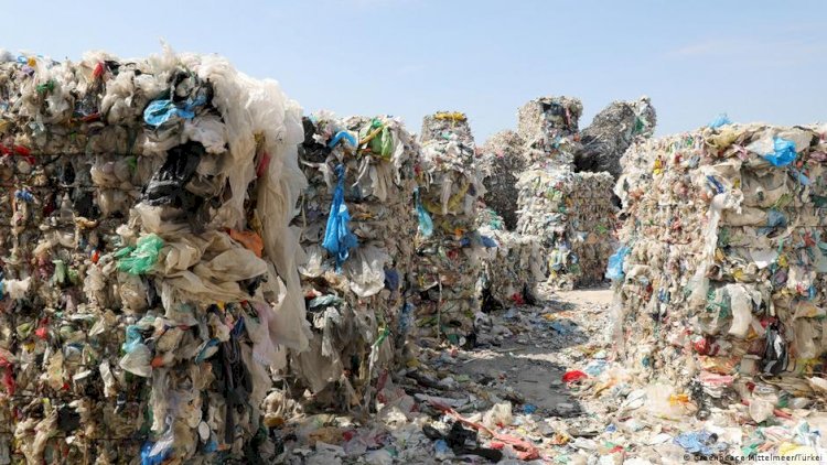 Almanya'dan Türkiye'ye gönderilen plastik atıklar: Bakan yasa dışı ihracata yasak istiyor