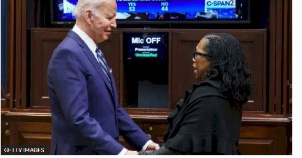 Ketanji Jackson: ABD Senatosu'nun onayladığı yargıç, Yüksek Mahkeme'nin ilk siyah kadın üyesi olacak