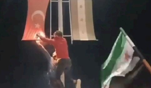 ÖSO'cuların Türk bayrağı yakmasına CHP'den sert tepki