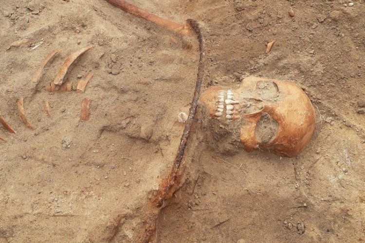 Polonya’da Boynuna Orak Konmuş ‘Vampir’ Mezarı Bulundu