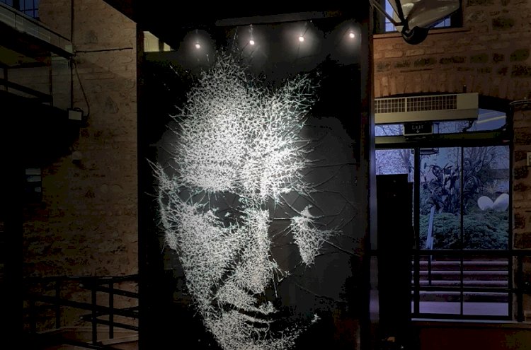 Şişecam 10 Kasım Filmi’ndeki Cam Atatürk Portresi Rahmi M. Koç Müzesi’nde sergileniyor