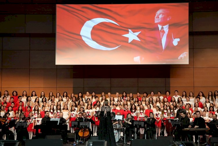 Doğa Koleji öğretmen ve öğrencilerinden Atatürk ve 100. yıl konseri
