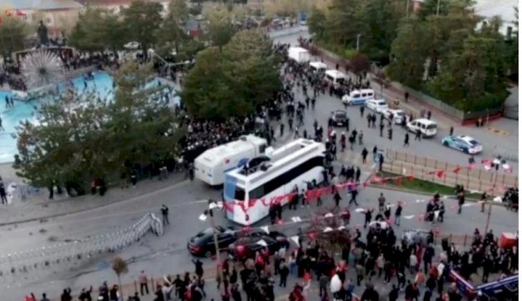 Nevşin Mengü'den 'Konya' uyarısı: Pankartların kesilip indirildiği aktarılıyor