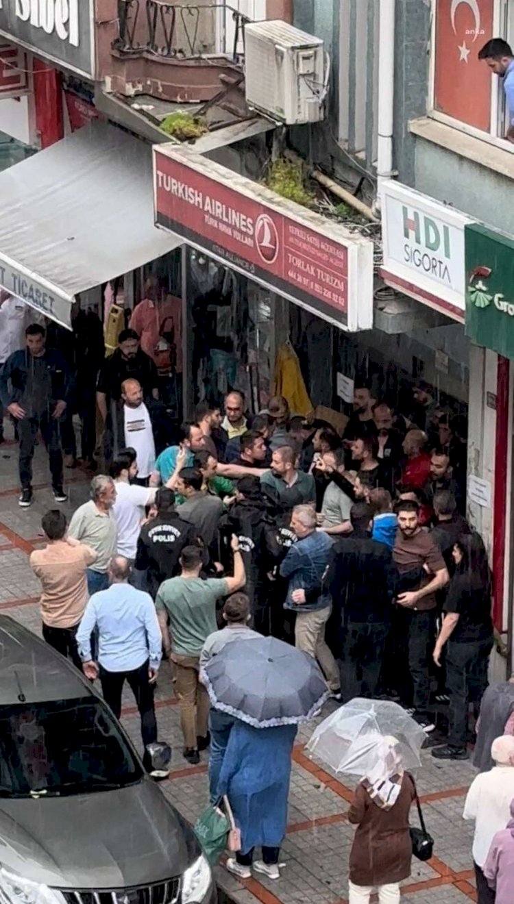 Seçim öncesi verilen kadro sözü tutulmadı, işçiler AKP il binasını bastı: 2 gözaltı!