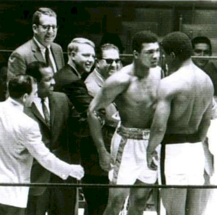 Muhammed Ali Müslüman olduktan üç yıl sonra bir boks maçına çıkacaktı.