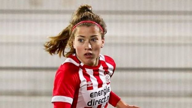 Hollanda Kadın Milli Takımı'nın Tatar futbolcusu Nurija, 20 yıl sonra biyolojik annesine kavuştu