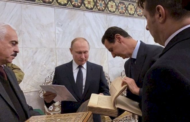 Putin Şam'da Esad'la Emevi Camii'ni ziyaret etti