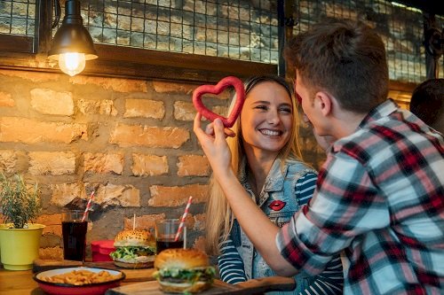 Sevgililer Günü gibi özel günlerde akşam yemeğinde nereleri tercih ediyoruz?