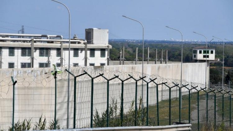 Fransa'da Covid-19 cezaevlerine sıçradı: