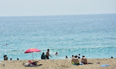 Koronavirüs: Yaz aylarında tatile gitmek riskli mi?
