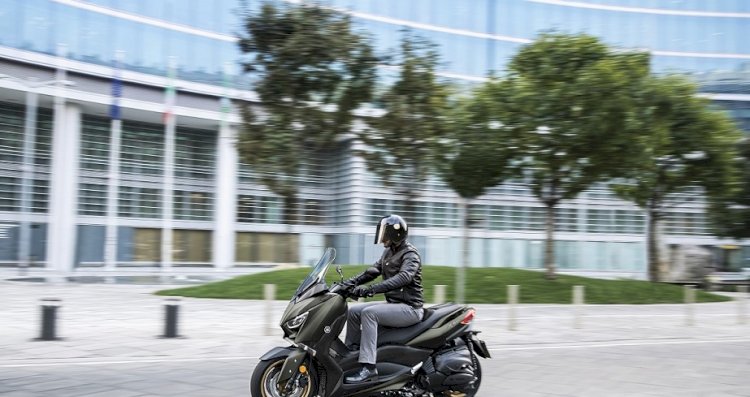 EU5 UYUMLU TMAX TECH MAX İLE GÜVENLİ, KONFORLU ve ÇEVRECİ SÜRÜŞ