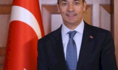 Yunanistan'da Türk bayrağı yakılmasına Türkiye'den tepki: