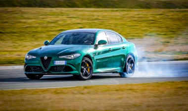 Yeni Giulia ve Stelvio Quadrifoglio: