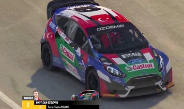 Ford ile 19 Mayıs'ta profesyonel pilotlar e-sporcularla yarıştı.