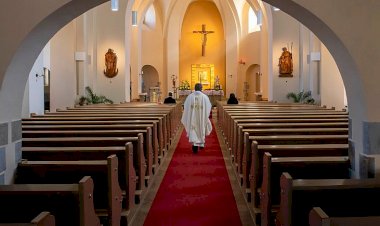 Berlin'de bir kilise, namaz kılmaları için Müslümanlara kapılarını açtı | Covid-19