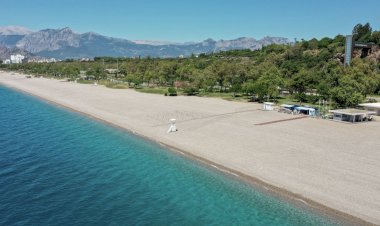 Dünyaca ünlü Konyaaltı Plajı'nda deniz keyfi sosyal mesafeli olacak