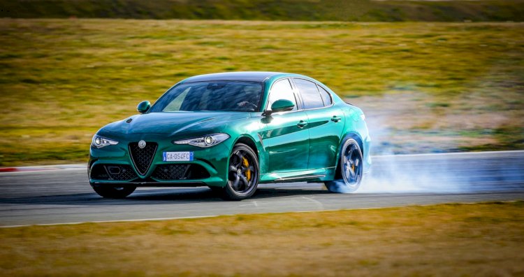 Yeni Giulia ve Stelvio Quadrifoglio: