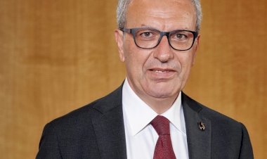 İş Bankası’ndan çocuklara tatil hediyesi kitaplar