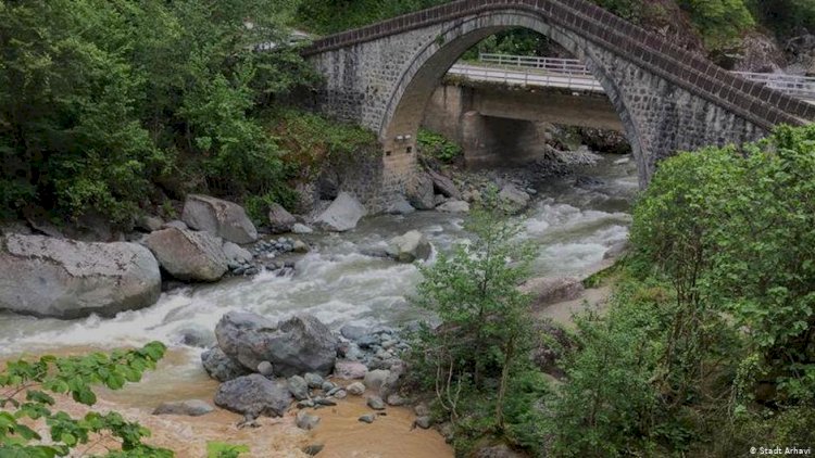 Kamilet Vadisi'nden çamur akıyor