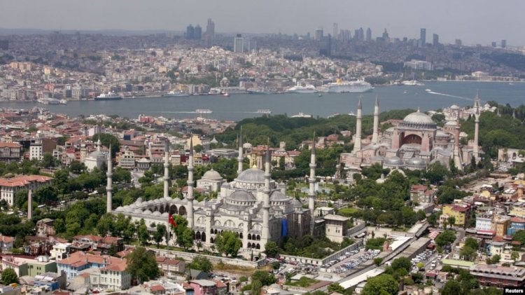 Ayasofya’nın Cami Olarak İbadete Açılması Tartışması Büyüyor