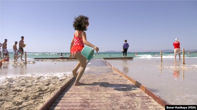 Corona’ya Rağmen Çeşme’de Plajlar Doldu