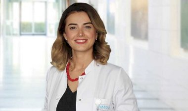 Güneş lekelerini önlemek için güneşten uzak durmak şart