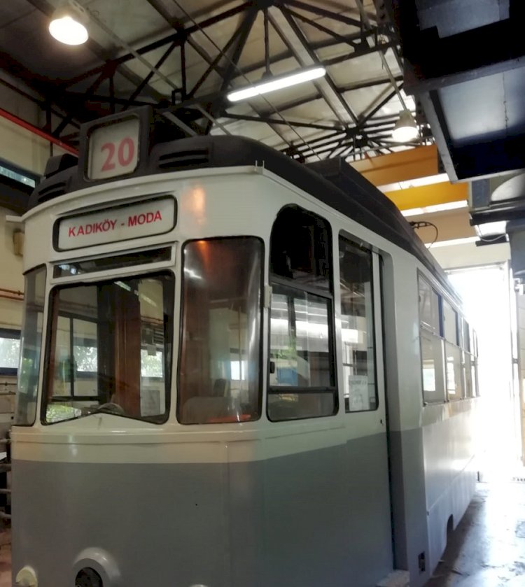 YENİLENEN MODA TRAMVAYI İSTANBULLULARLA BULUŞUYOR