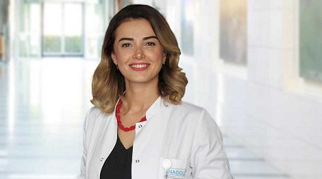 Güneş lekelerini önlemek için güneşten uzak durmak şart