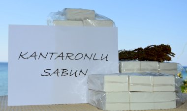 Kantaron sabunu zeytinyagı ve kantaron bitkisi ile doğal olarak  üretilmiştir. 