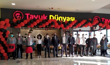 Tavuk Dünyası, Siirt’teki ‘ilk restoran yatırımı’nı açılışı sabırsızlıkla  beklenen Siirt Park AVM’ye yaptı.