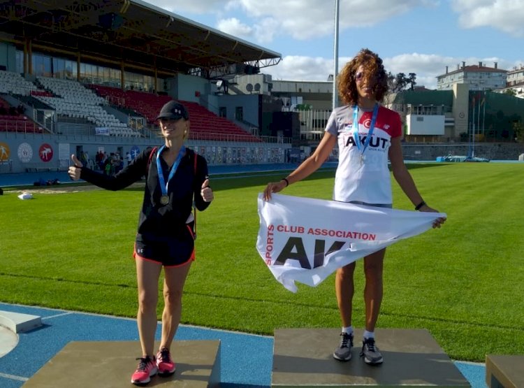 AKUT Sporcusu Zeynep Yıldız Masterlar Şampiyonası'nda Türkiye Rekoru Kırdı!