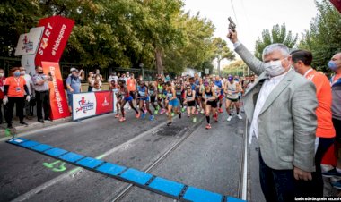 İzmir’in İlk Uluslararası Maratonu Koşuldu