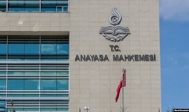 AYM Üyesinin “Işıklar Yanıyor” Mesajına Tepkiler