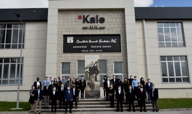 Cumhuriyet tarihinin ilk seramik üreticisinden Atatürk’e saygı eseri