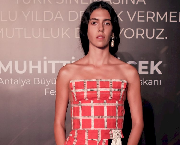 ALTIN PORTAKAL ÖDÜL GECESİNDE 'CEMRE' ETKİSİ