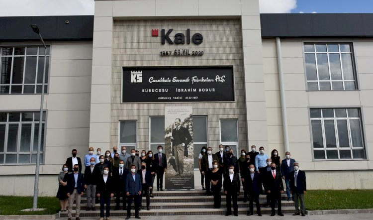 Cumhuriyet tarihinin ilk seramik üreticisinden Atatürk’e saygı eseri