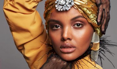 Halima Aden: İlk tesettürlü model, 'Namazlarımı kaçırdım, otel odalarında ağladım' diyerek mankenliği bıraktı